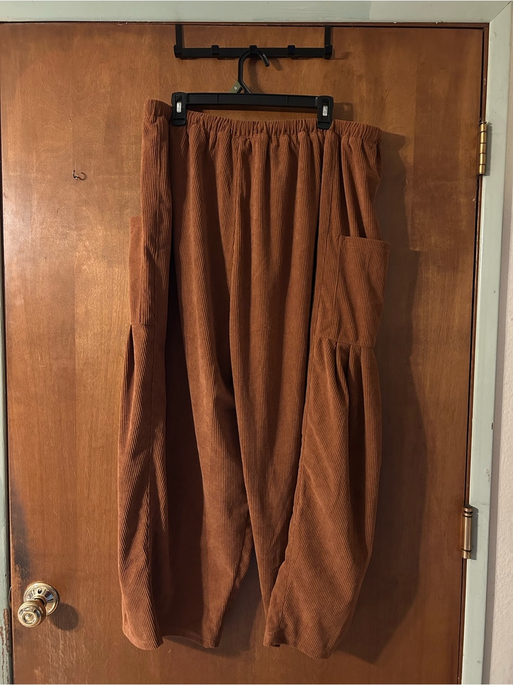 Tarse Corduroy Barrel Pants - Picture 7 of 7
